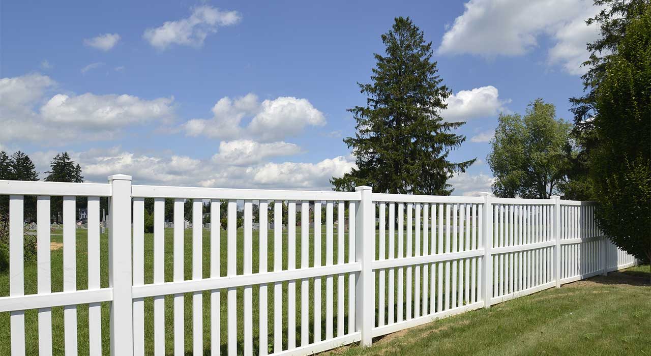 long-lasting vinyl fence